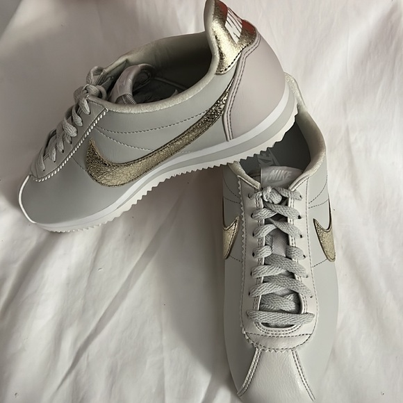 Nike Women’s Classic Cortez Premium - Picture 9 of 12